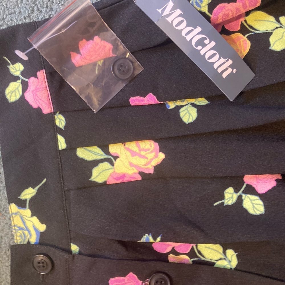Adorable ModCloth midi skirt! - Picture 4 of 6